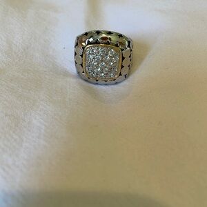 Silver ring with little gold around rhinestones, great quality